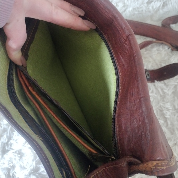 Urban Swaggr Leather Unisex Buckle Satchel Crossbody Bag - Picture 3 of 8